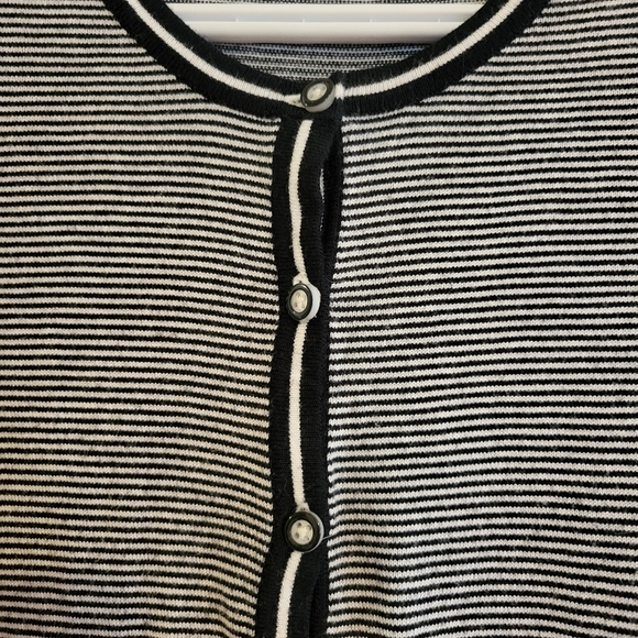 5/$20 Black white striped crewneck button front knit cardigan sweater Jacob XS - Picture 3 of 8